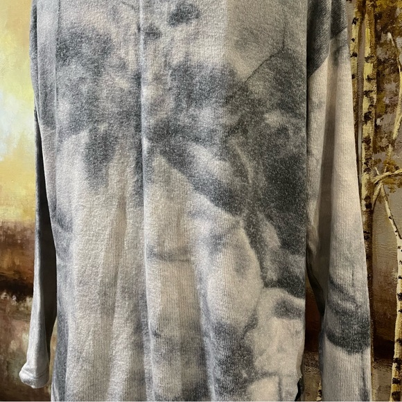 EUC AMERICAN EAGLE “Soft & Sexy” Oversized Warm and Cozy Top - Picture 2 of 9